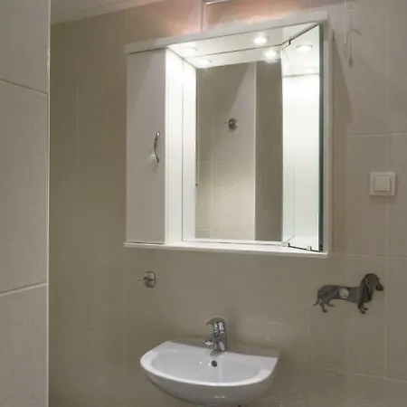 The White Rabbit Studio Apt In Center דירה